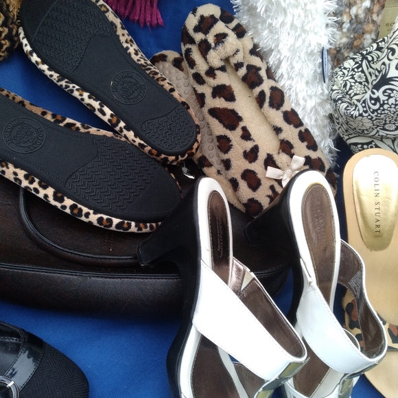 ACCESSORIES GALORE MYSTERY BUNDLE - Picture 13 of 16